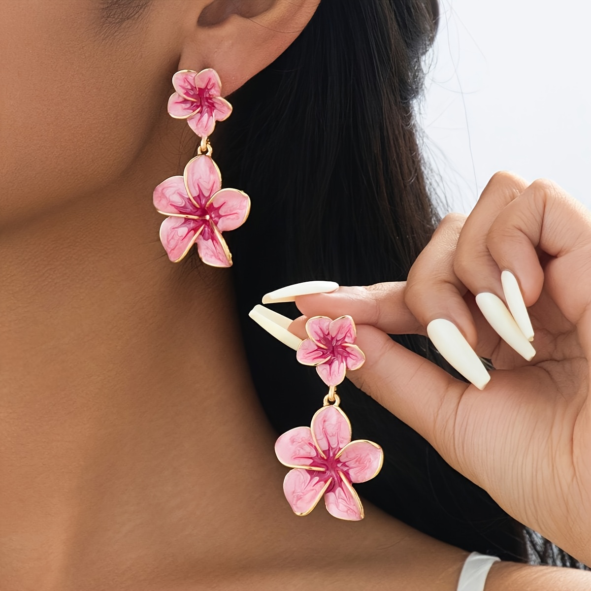 Pair Of Women's Oil Small Flower Drop Earrings, Elegant And , Gradient Light Pink, Suitable For Daily Gatherings And Vacation Wear