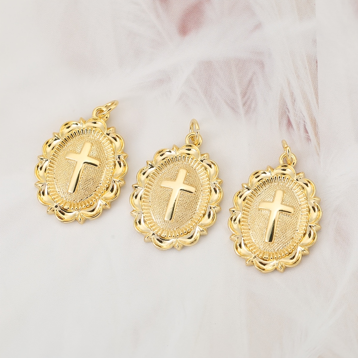 3 peças Charms Moda Padrão Cruz Pendente para Colar de Mulher Orelha Adições: retailer-supplied image