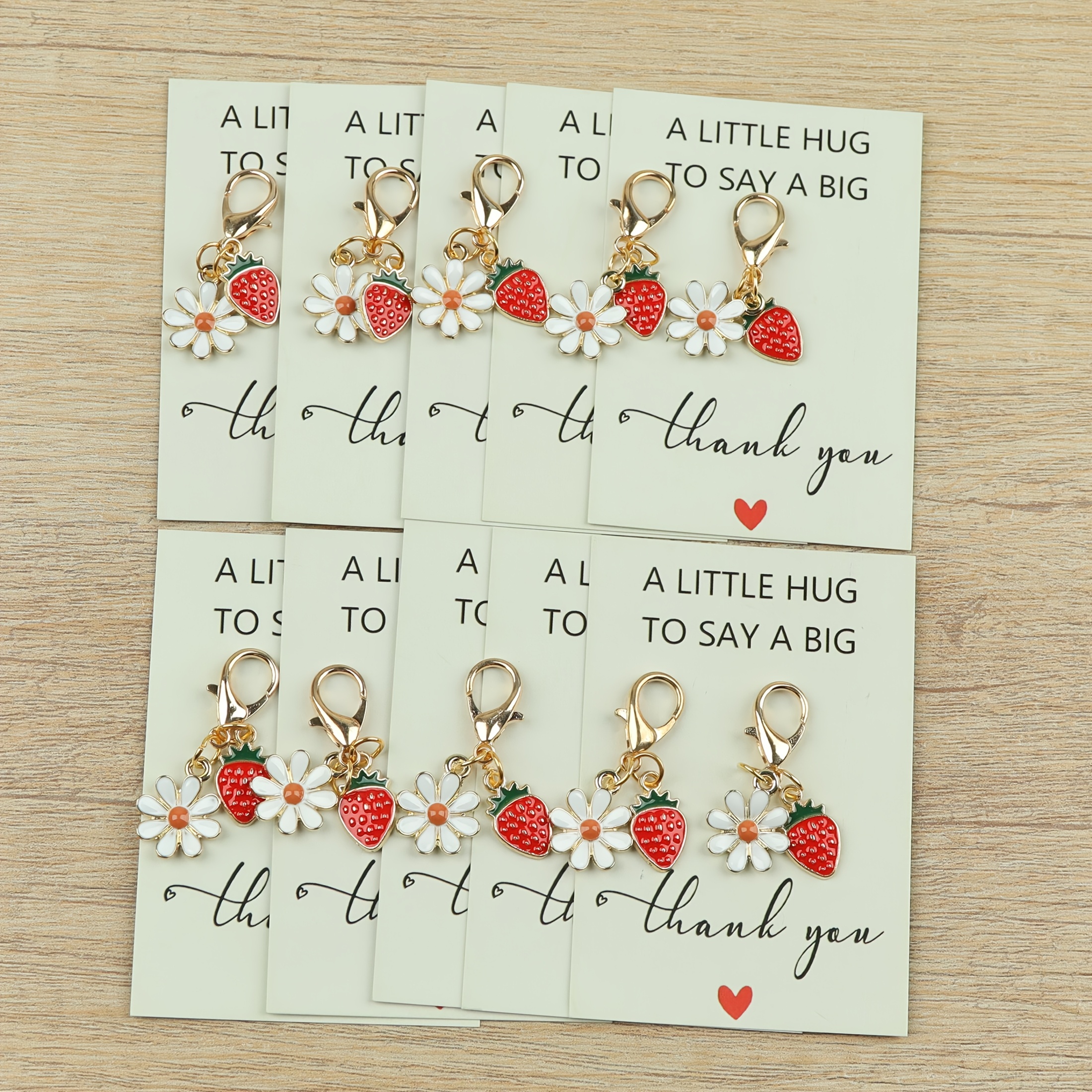 E-shop 5/10 Stück Mini Niedlicher Erdbeer- und Gänseblümchen-Schlüsselanhänger mit "Pocket Hug" Ermutigungskarte - Niedliches