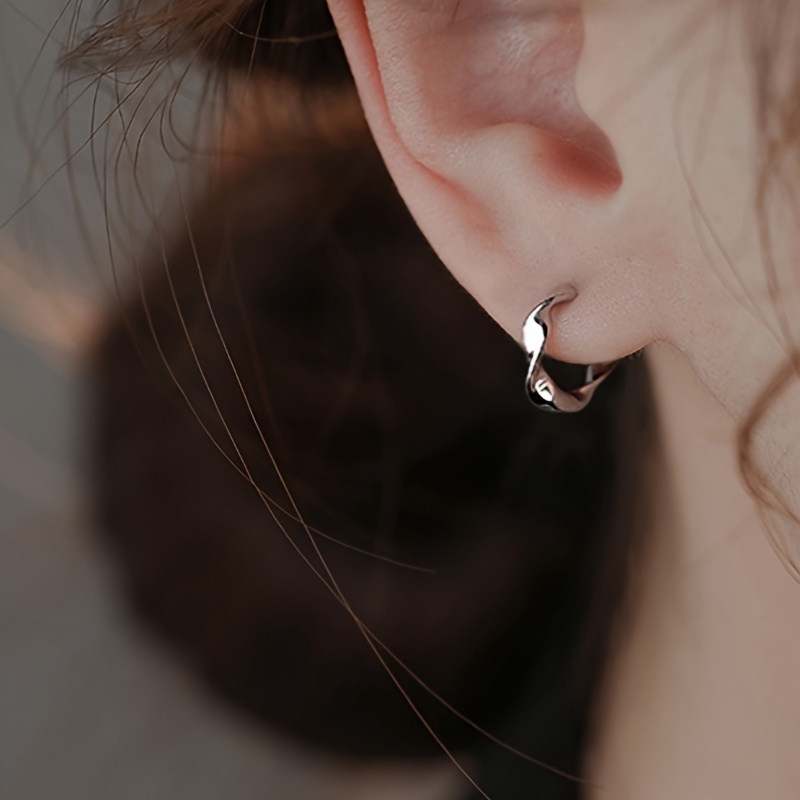 TEMU 1 Pair Women's Fashion Hoop Earrings Wavy Texture Earrings Minimalist Style Earrings Suitable For Women' Casual Party Wear