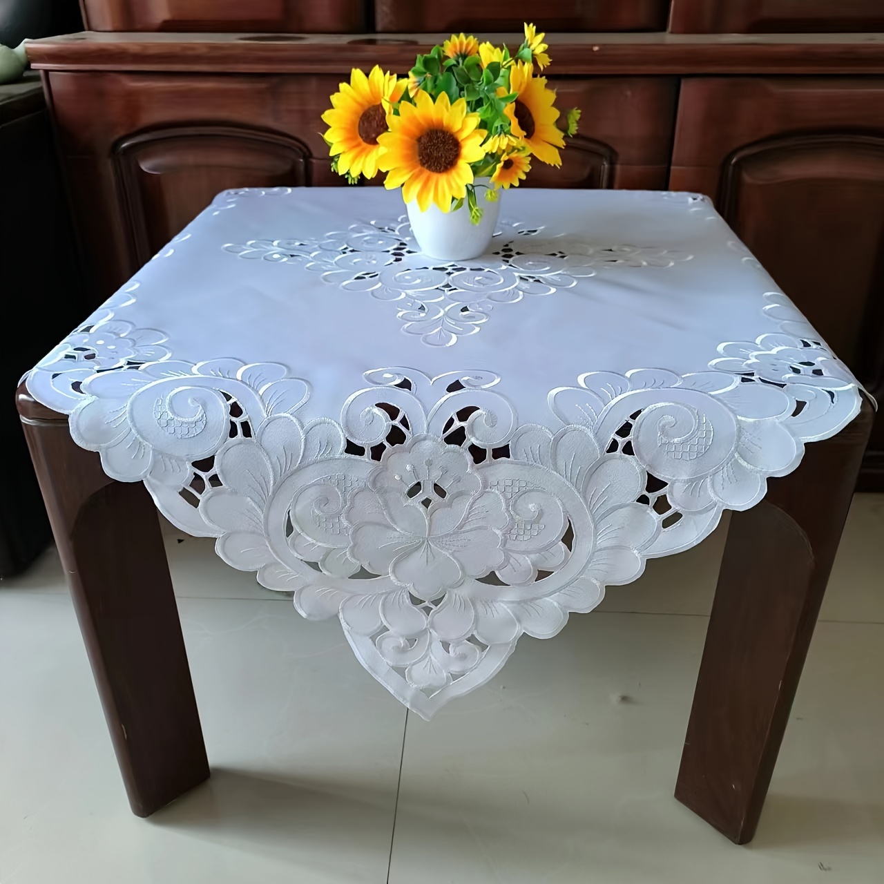 

Elegant White Floral Embroidered Tablecloth - Modern With Hollowed-out Design, 100% Polyester, Square For Family & Dining Table Decor, Dining Table Decoration