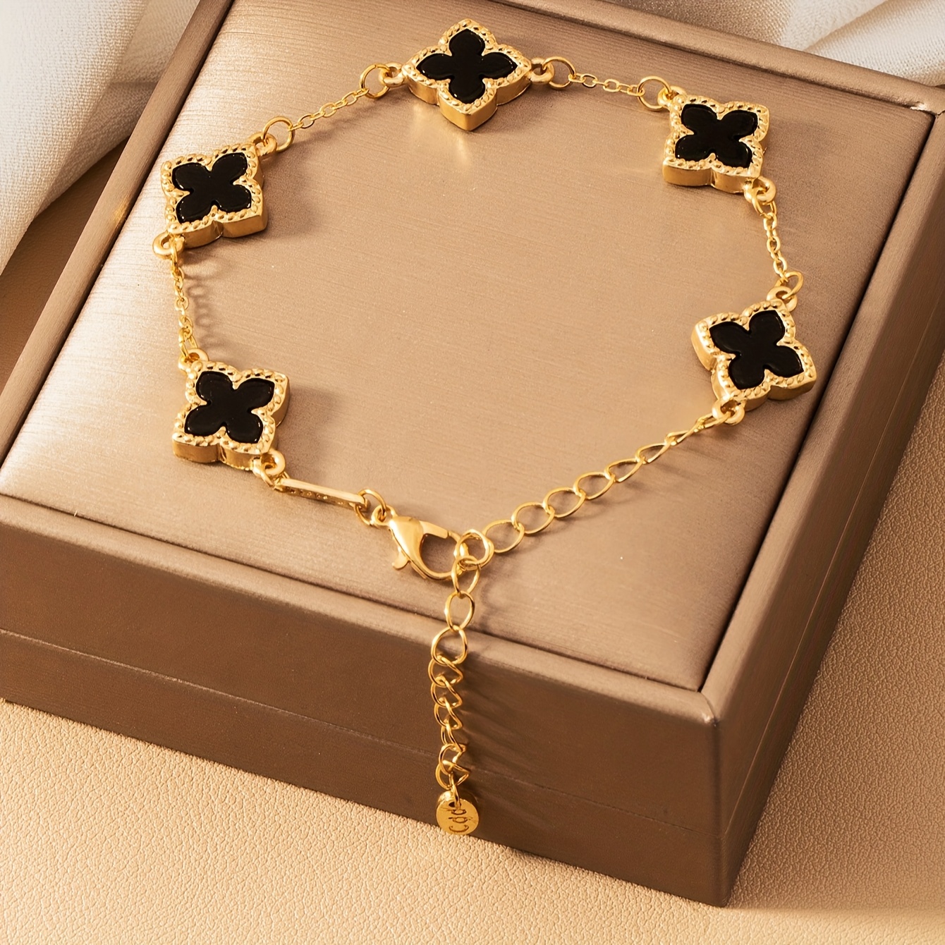 Golden-Tone Lucky Clover Elegant Bracelet with Red Enamel Chain Perfect for Valentine's Day, Mother's Day, Teacher Appreciation, and Back-to-School Gifts, Teacher Appreciation Gift|Elegant Bracelet Design|Durable Chain Bracelet 1pc