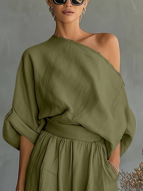 ensemble femme tendance élégant et décontracté : haut courte et à manches bouffantes et épaules dénudées, jupe courte a-line oversize, idéal pour une tenue chic et casual