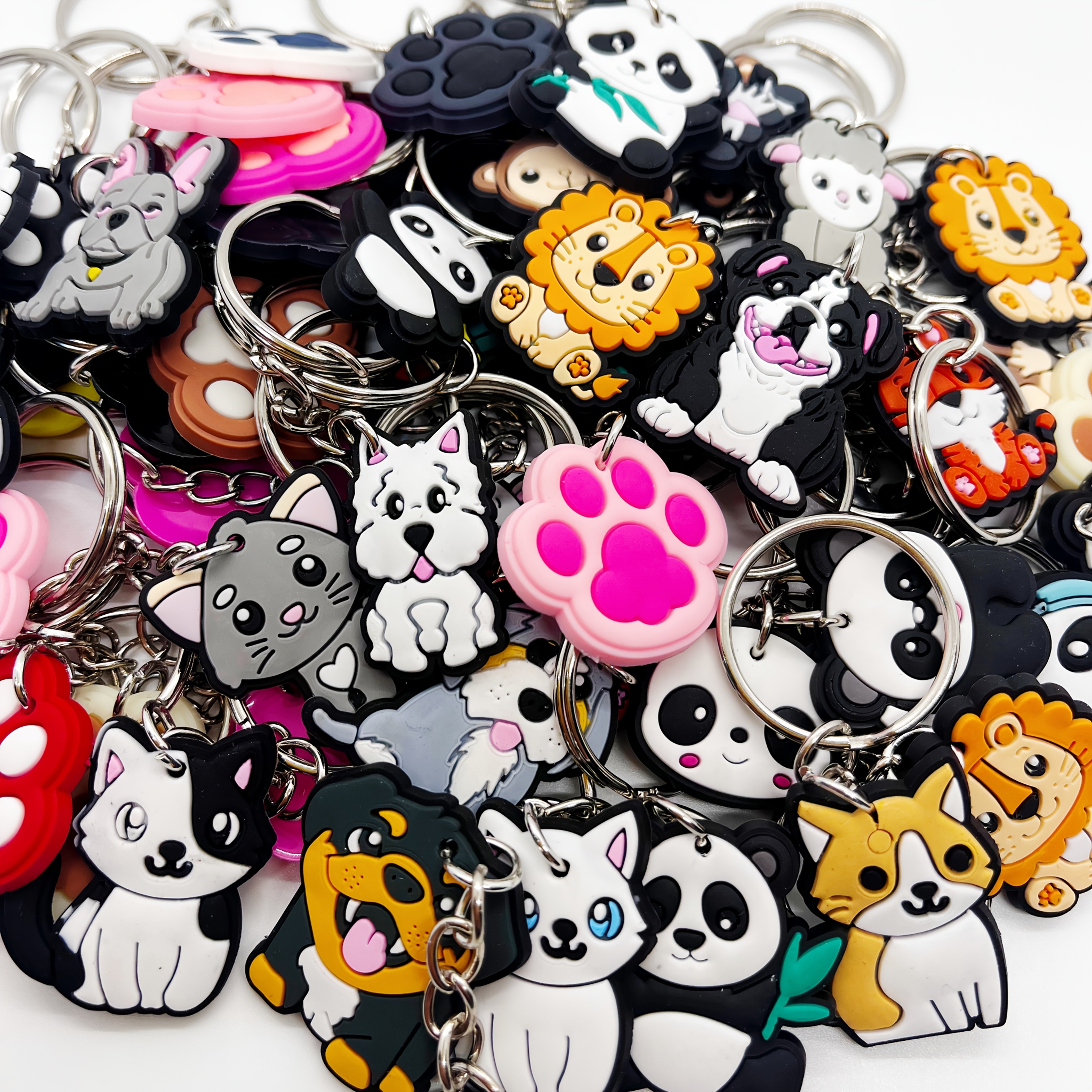 E-shop 40 Stk. länderübergreifende DIY PVC-Schlüsselanhänger im zufälligen Stil: Panda, , Pony, Katzenpfote, Katze, Capybara, Dinosaurier,