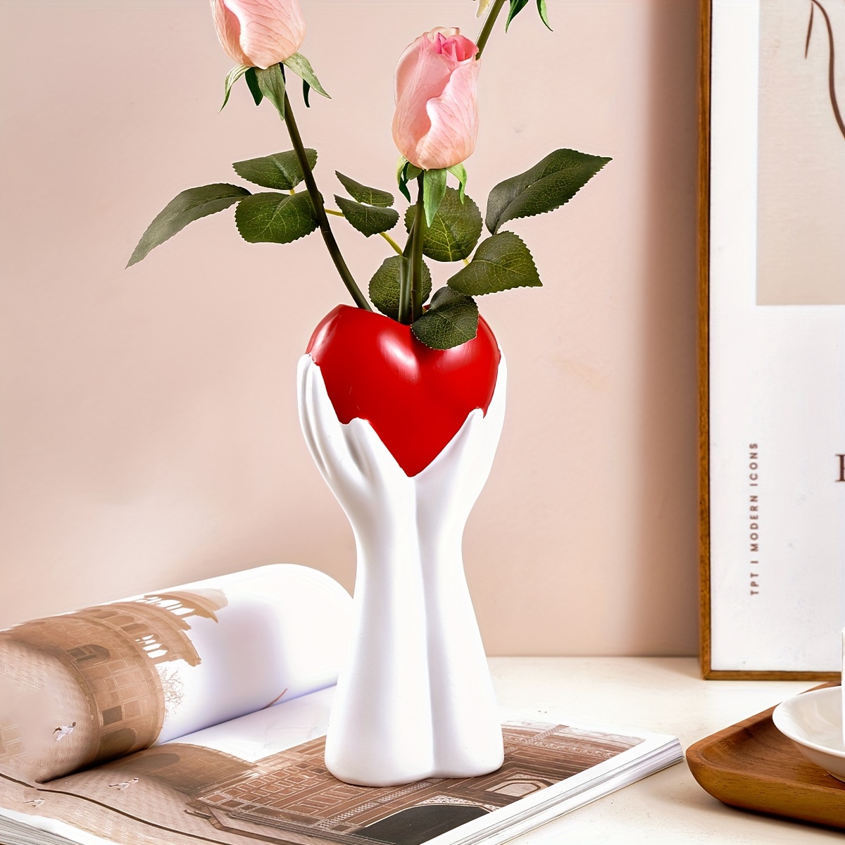 

Art Deco Hand-held Heart Vase, Resin Artistic Design Bud Vase, Unique Modern Decorative Centerpiece For Dining Table, Living Room, Wedding Decor - Cylinder Shaped Vase