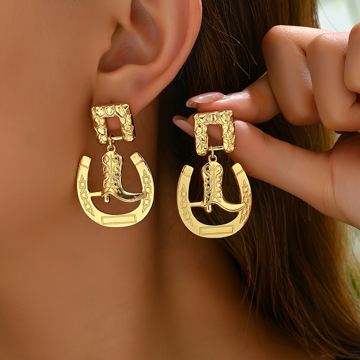 

A Pair Of Vintage-style Geometric Ethnic Casual Earrings For Women.