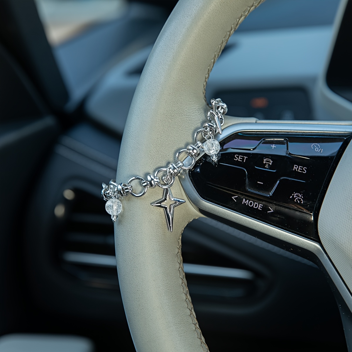 1pc Hollow Four-pointed Star Pendant Fashion Geometric Car Ornament Unisex Individual Car Rearview Mirror Steering Wheel Decor Pendant Chain
