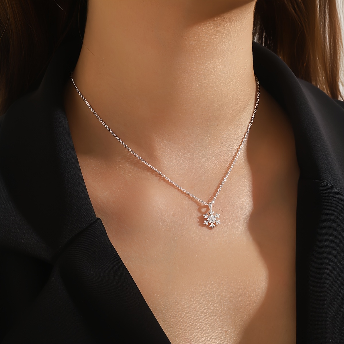 Image of 1pc Fashionable Trendy Jewelry Easy Style Winter Rhinestone Snowflake Clavicle Chain Necklace