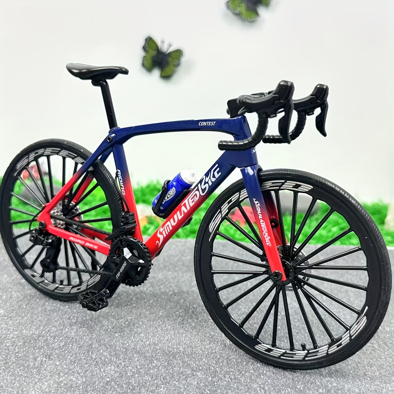 1:6 Mastab Zwei-Ton Rennrad Modell Ornament aus Legierung - Wiedergibt  sorgfltig das zweifarbige Design, verwendet hochwertiges  Zinklegierungsmaterial, stromlinienfrmiges Rahmen und Gummireifen, ...
