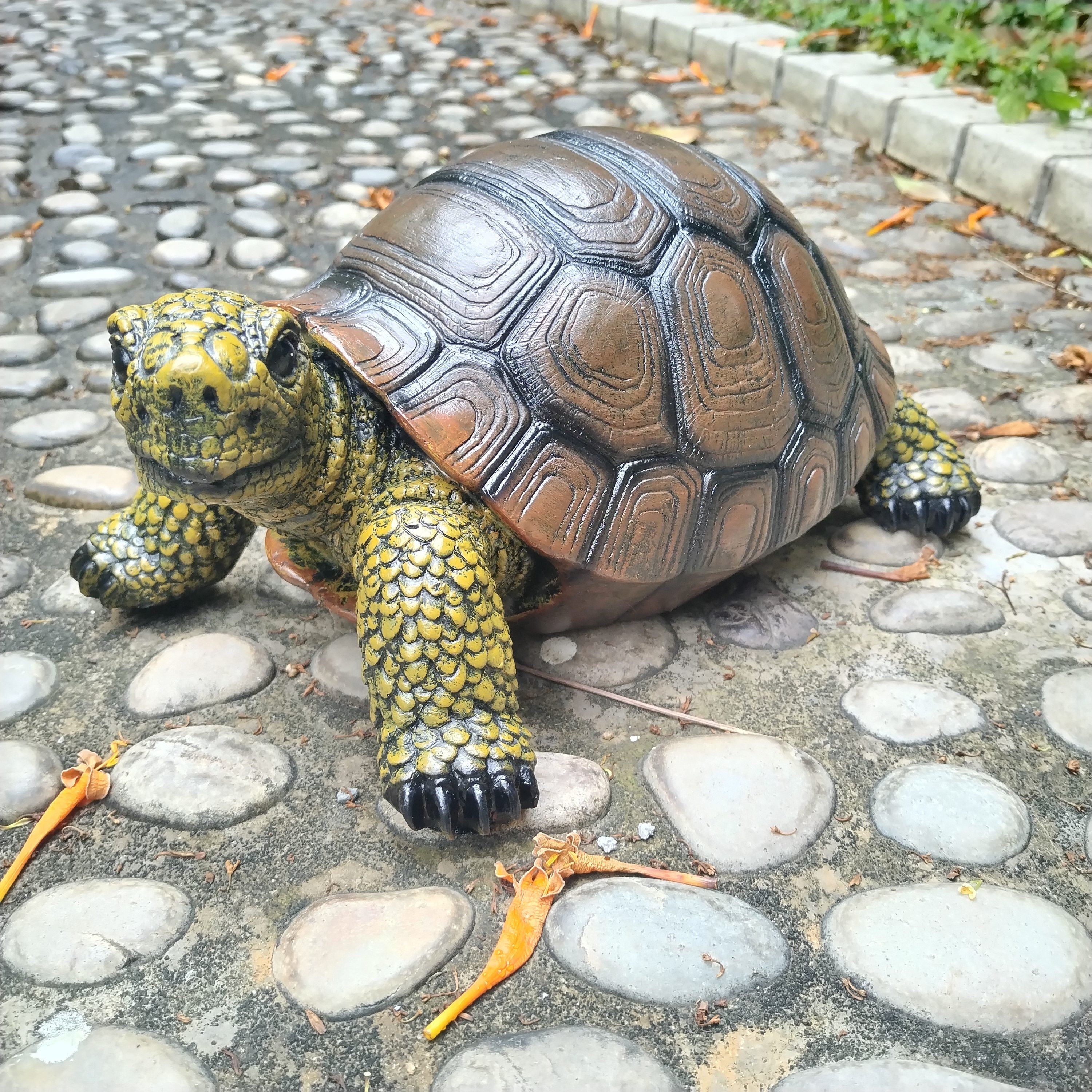 

1pc Lifelike Resin Turtle Statue, Classic Garden & Home Decor, Realistic Tortoise Figurine For Yard Lawn Decoration