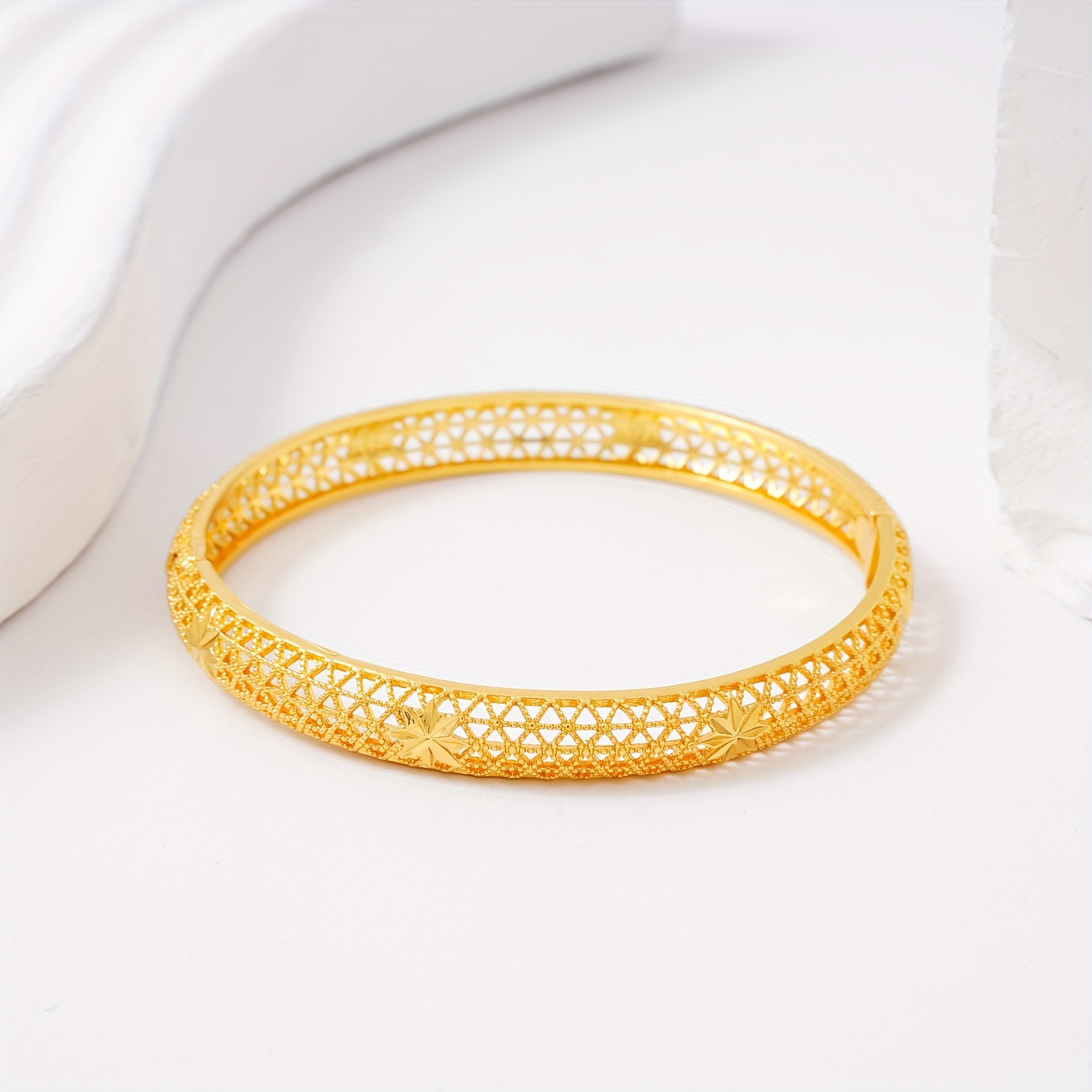 TEMU 1pc Open Bangle, Elegant Versatile Style For Women, Suitable For Daily Casual, Bridal Banquet, And Wedding Wear, Luxurious Hollow Carved Women's