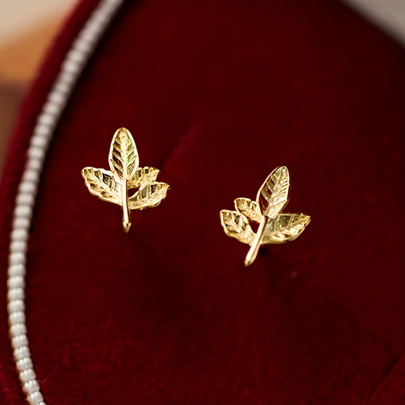 TEMU 925 Silvery Earrings For Women, Hypoallergenic, A Small , Elegant, Fresh, Beautiful, Commuting, Daily, Simple And Versatile, Mini Maple Leaf Earrings. Included