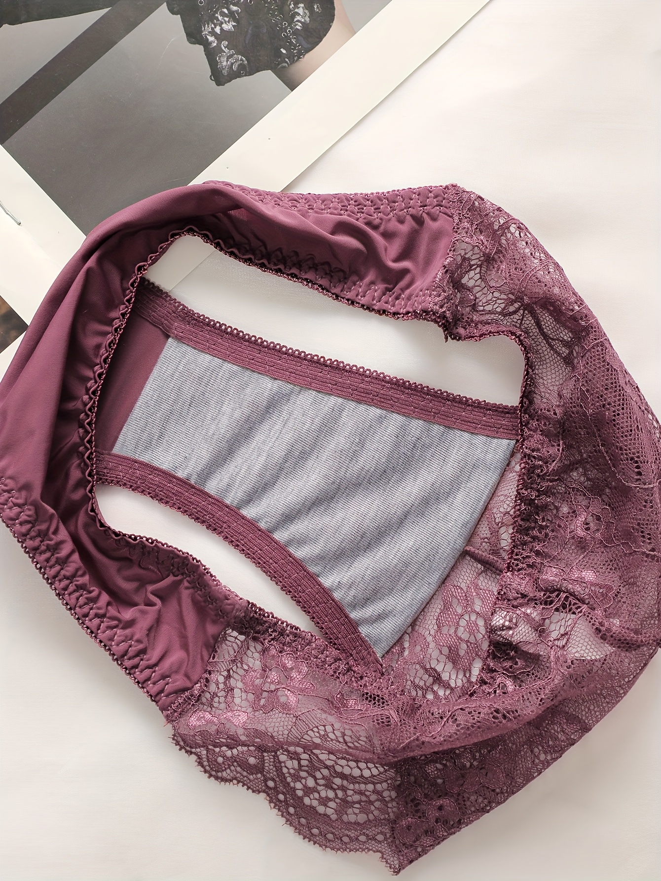 A Set of Women'S Classic Sexy Wireless Bras That Provide a Gathered Look.