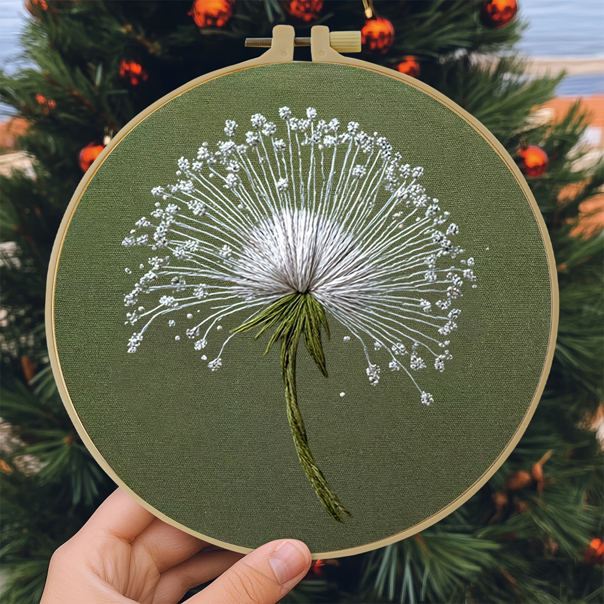 TEMU es un kit de bordado de 1 pieza con un diseño de , disponible en tamaños de 15X15Cm (5.9X5.9In) y 20X20Cm (7.9X7.9In). Es un kit a para adultos