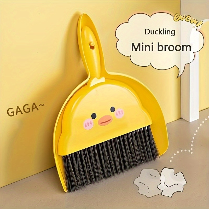 

Cute Mini Pet Broom Set - Perfect For Cleaning Up Small Animal Hair & Dust On Desktops!