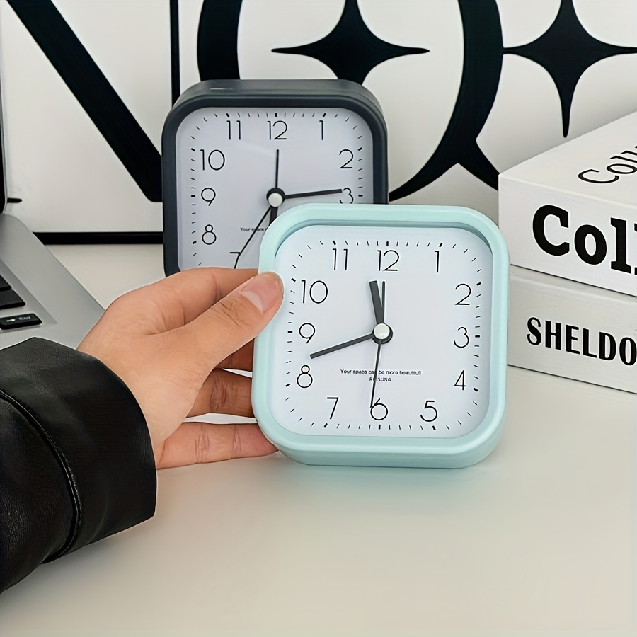 Stück einfacher quadratischer kleiner batteriebetriebener *-* Reiseuhr,  Schlafzimmer/Badezimmer/Schreibtisch/Bett-Uhr, einfach zu bedienen und