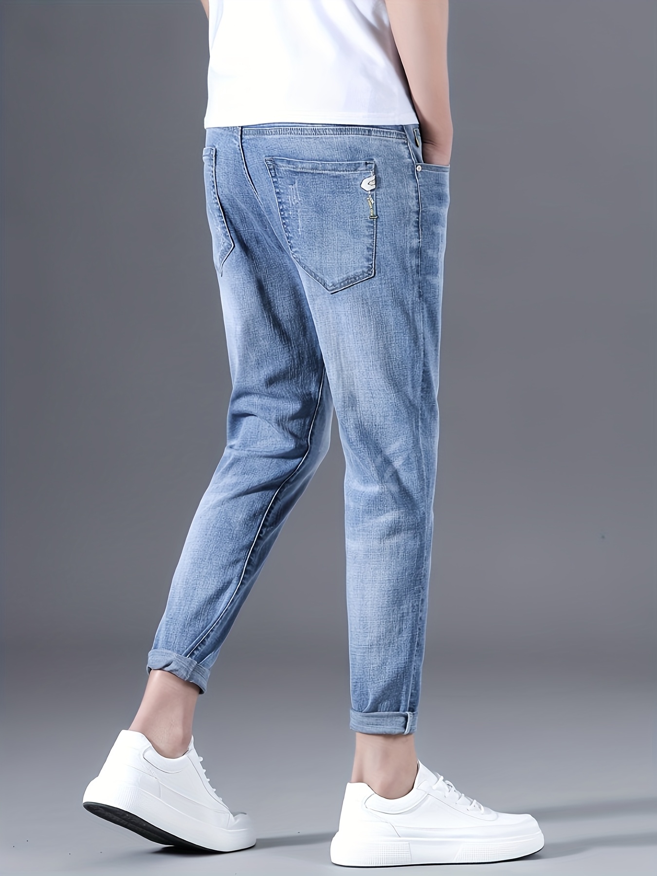 Men'S Slim-Fit Jeans, Featuring a Classic Light Blue Wash, Made from Stretchy And Comfortable Fabric, Suitable for Casual Gatherings, Work, And Business in a Minimalist Style