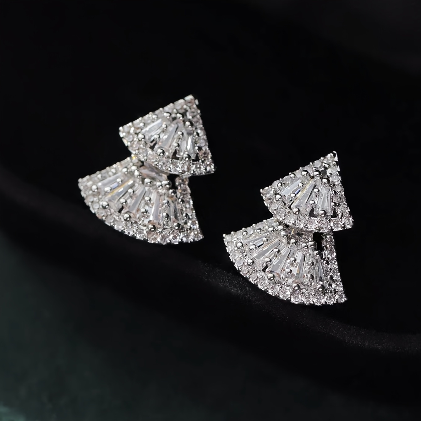 TEMU 1 Pair Of Exquisite, High-end, Elegant, And Sparkling Full-drill Synthetic Synthetic Zirconia Fan-shaped Fashionable Design, Unique Light Luxury