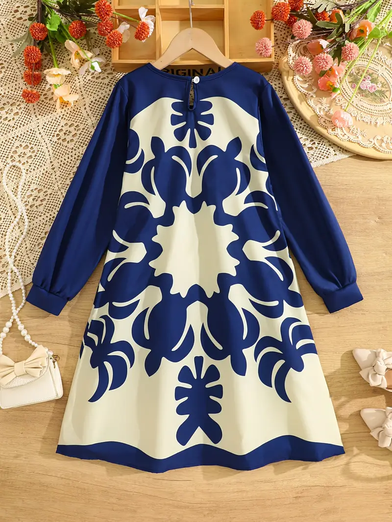 blue contrast color dress Blue and emerald color combination makes this dress a piece of art . WE DO NOT RENT. Available in emerald-blue and champagne-purple . Beirut, Barbour main shopping street. :