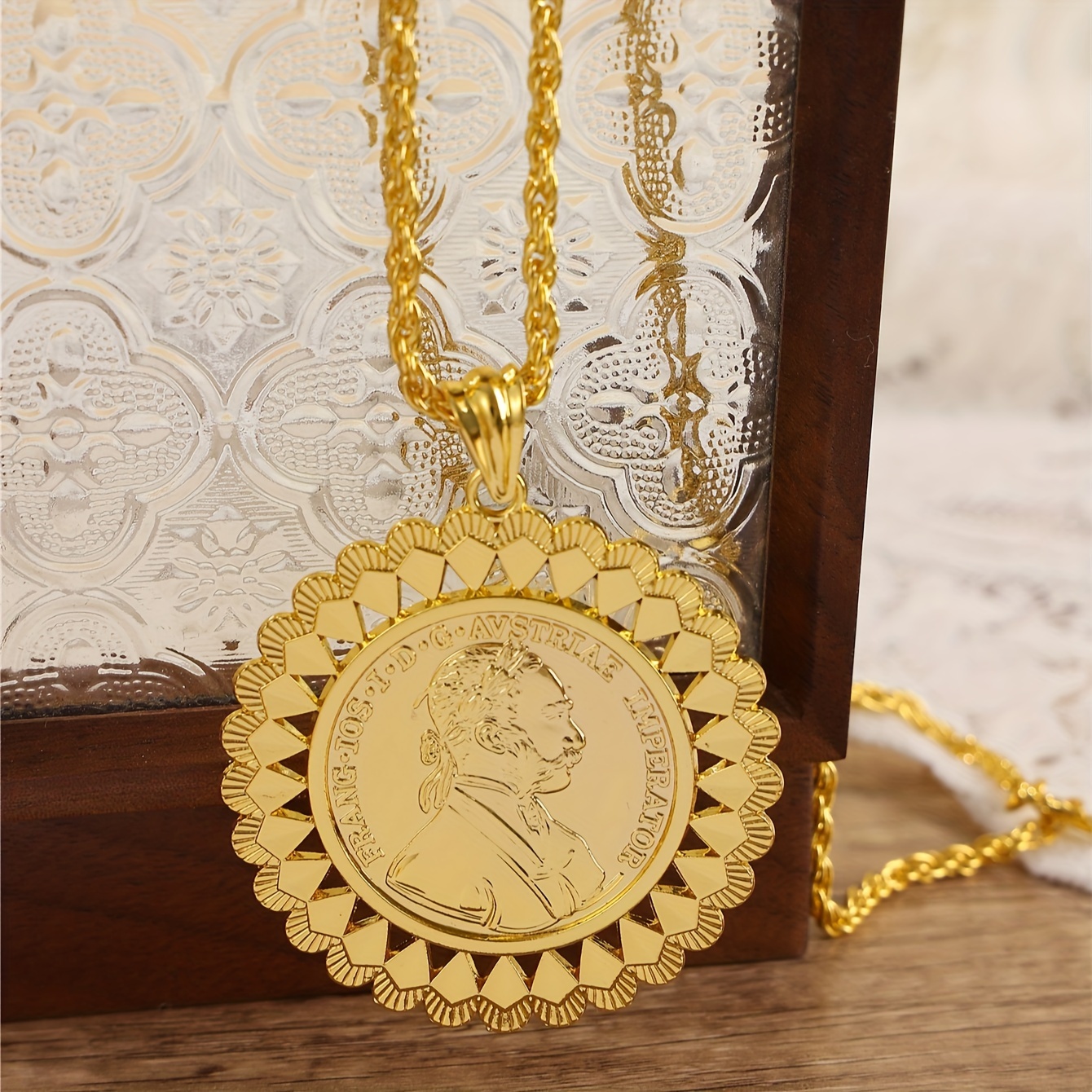 

Vintage French-style Sunflower Edge Napoleon Coin Pendant Necklace For Women, Zinc Alloy, No Plating, Elegant Court Fashion Accessory, Perfect For Wedding, Banquet, And Daily Wear, All-season Jewelry