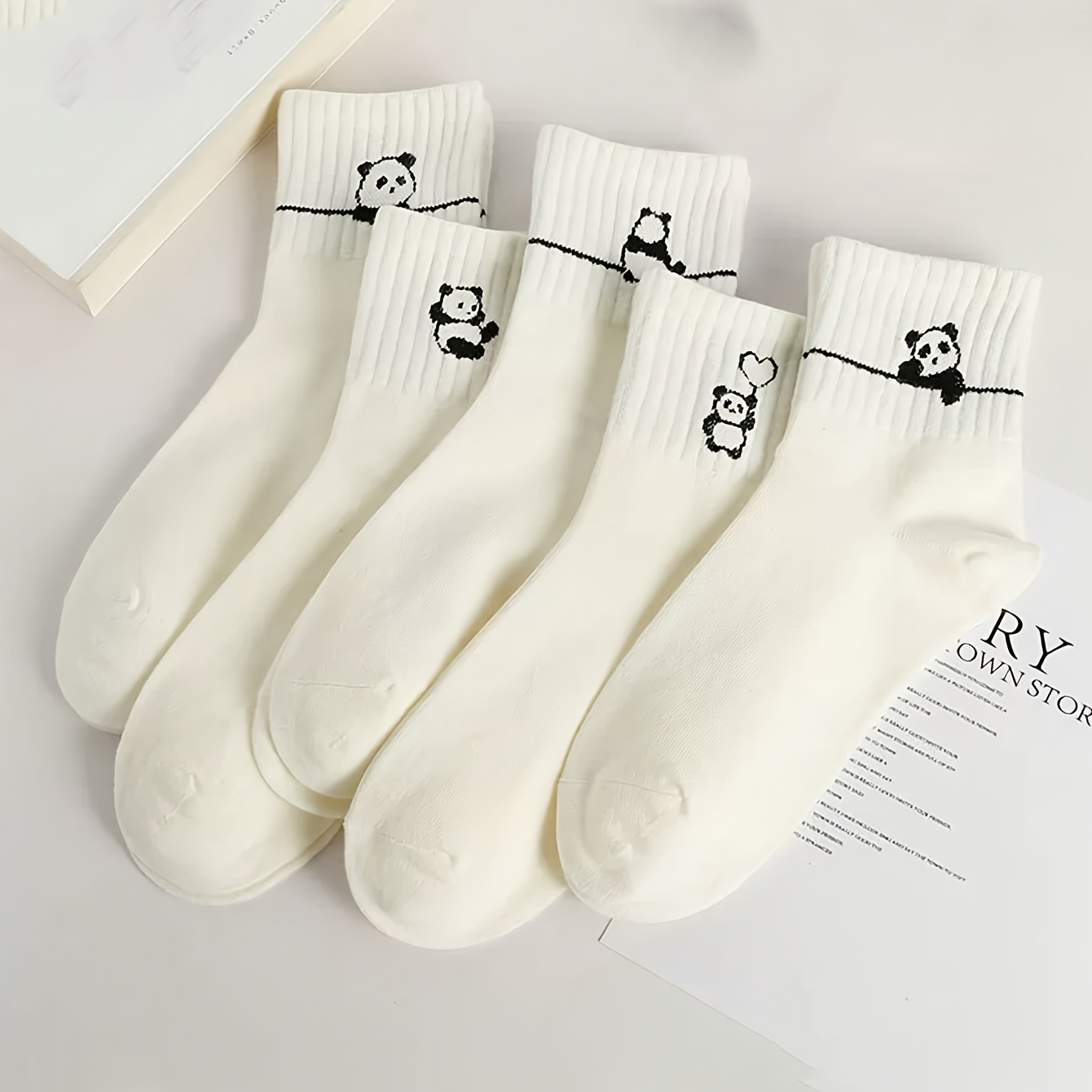 E-shop 5 Paar süße, lustige Cartoon-Panda-Muster Damensocken, bequeme, individuelle Mode, Mid-Calf-Socken, schweißabsorbierend und