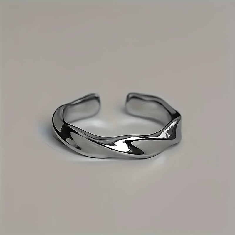 

1pc - For Men - Unique Twisted Alloy , Jewelry