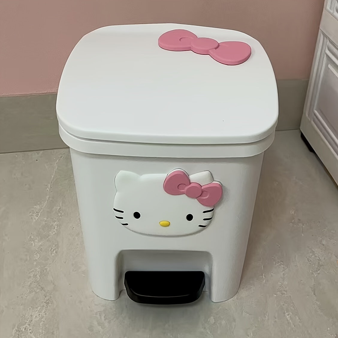 Image of Cute Cartoon Trash Can, Large Capacity Foot Pedal Lid Trash Bin, Durable Plastic Material, Suitable For Living Room, Bedroom, Kitchen, Bathroom, Office, Outdoor Waste Storage