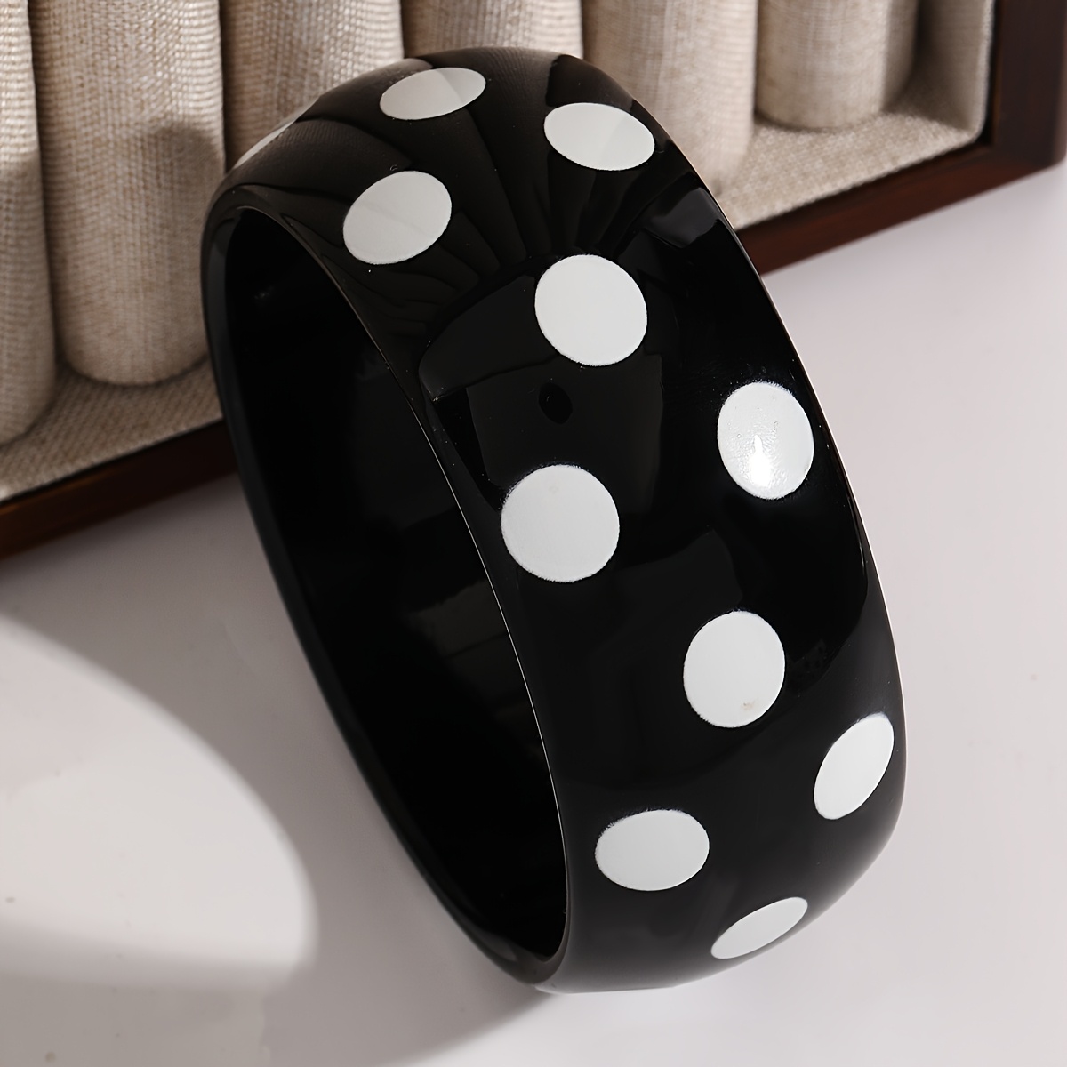 TEMU 1pc Bracelet de mode géométrique exagéré à large bande, motif à , rond, en résine, idéal pour les vacances et les fêtes, parfait cadeau