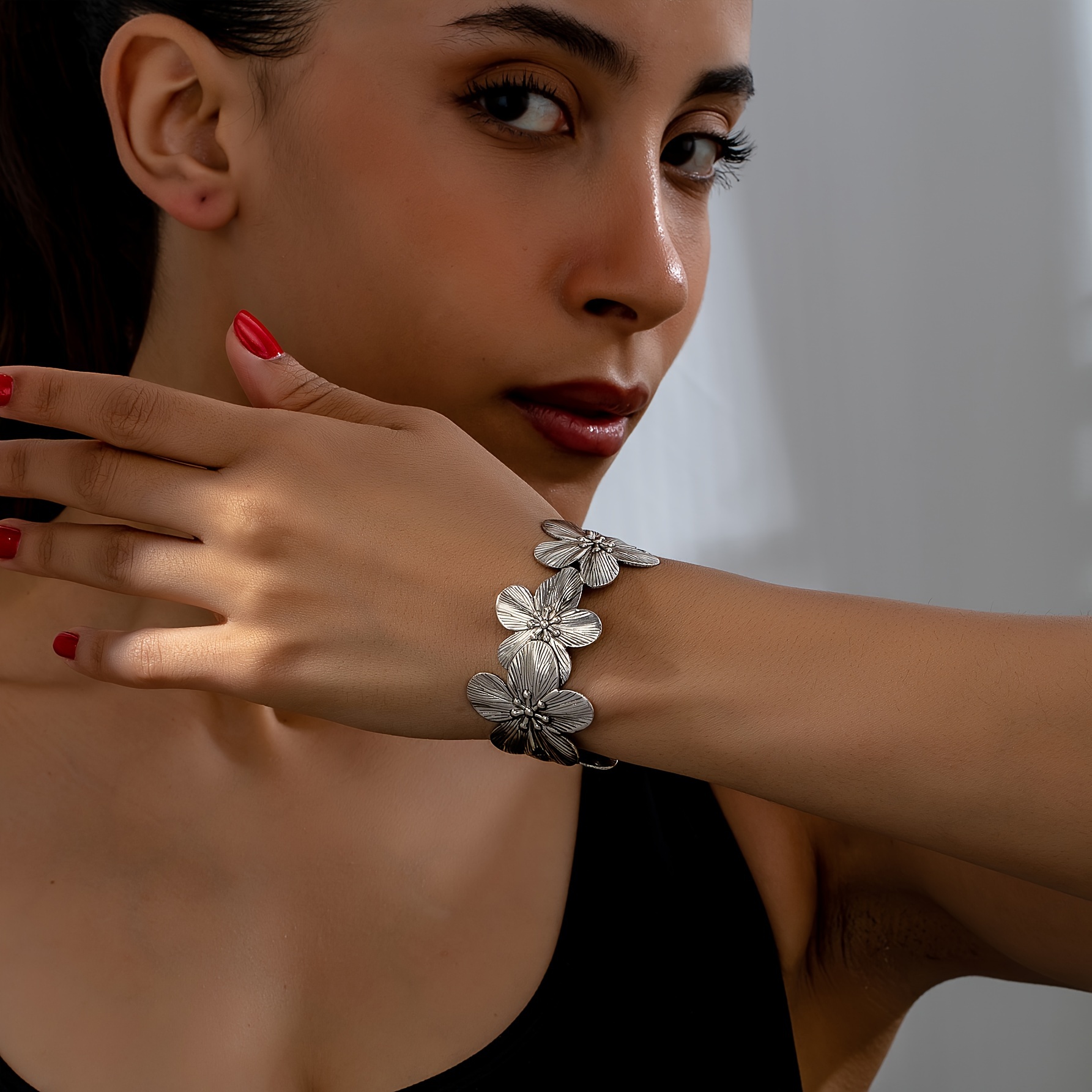 Boho Style Bracelet w/ Retro Texture & Trendy Floral Pattern