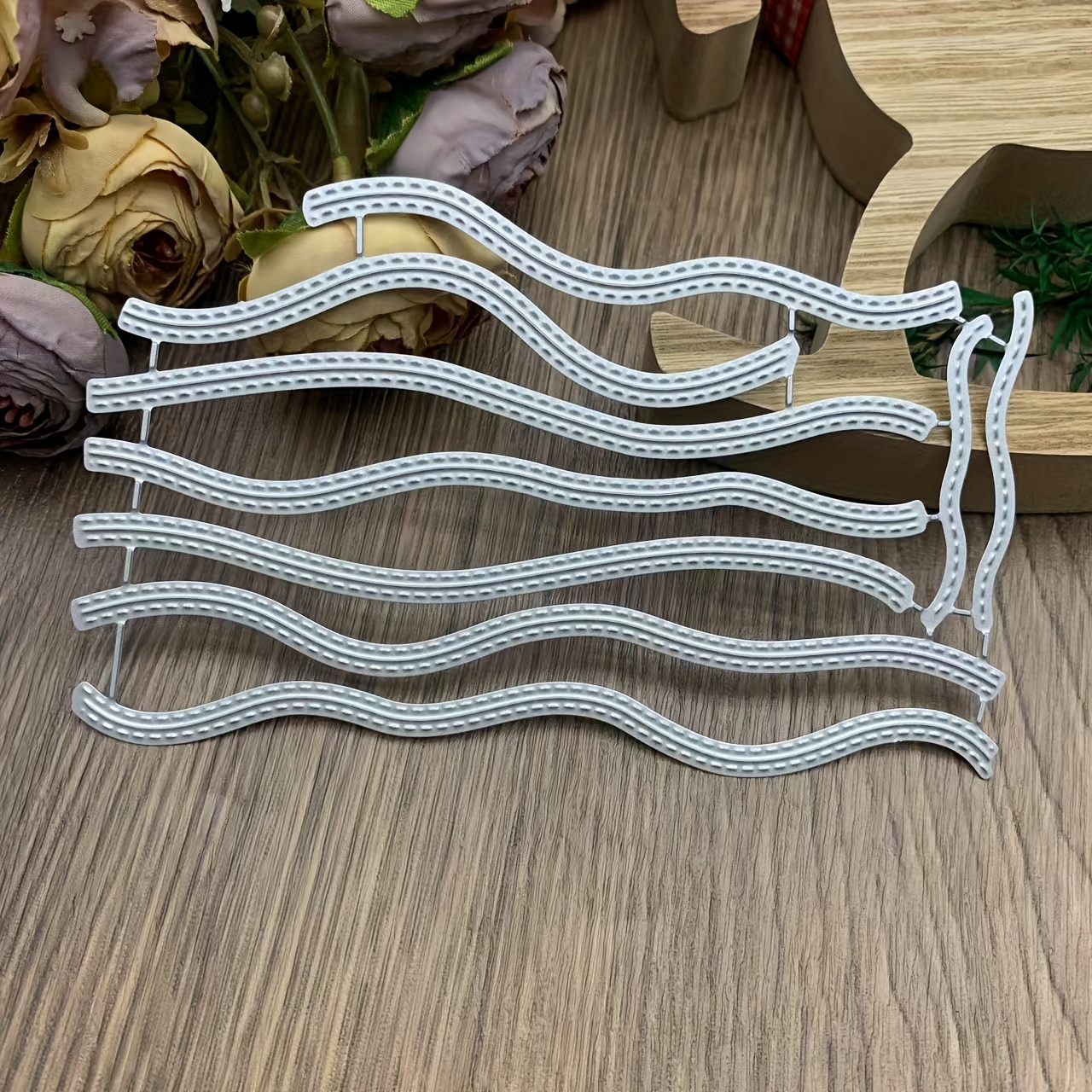 1pc Of Striped Wave-shaped Metal Cutting Die - Suitable For Crafts And Card Making