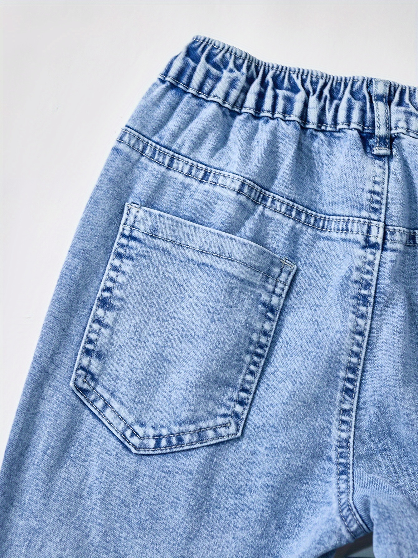 Girls' Casual And Easy Washed Stretch Slim-Fit Flared Jeans. Light Blue Trendy And Versatile Jeans with Frayed Hems. Suitable for Wearing in All Seasons