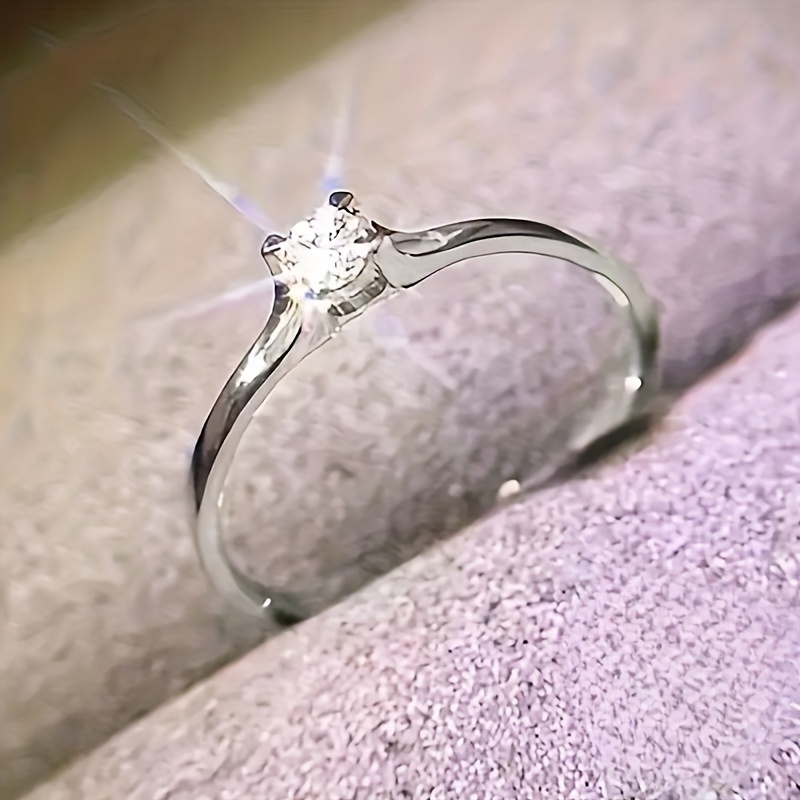 1pc Women's Engagement Ring Classic Simple 4-Prong Set with Shiny Synthetic Zirconia Single Stone Thin Ring Women's Proposal Wedding Banquet Party Ring Gift
