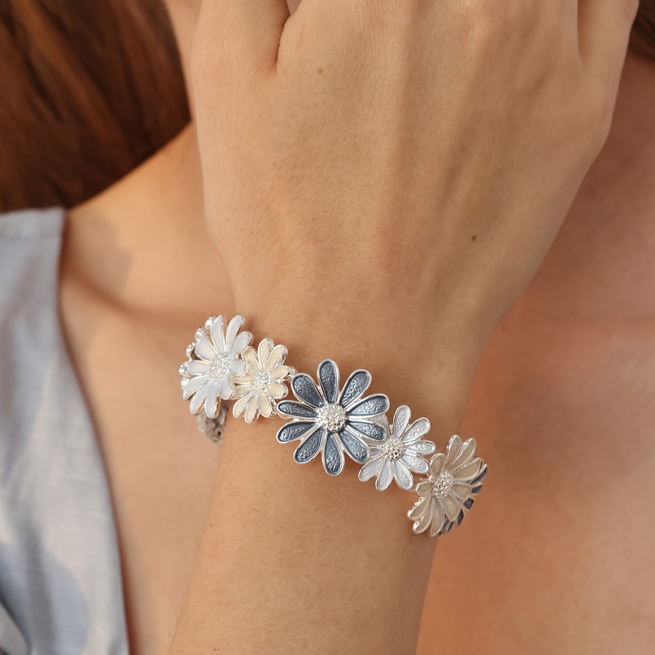 Daisy Delight Boho Stretch Bracelet with Enamel Daisy Flowers