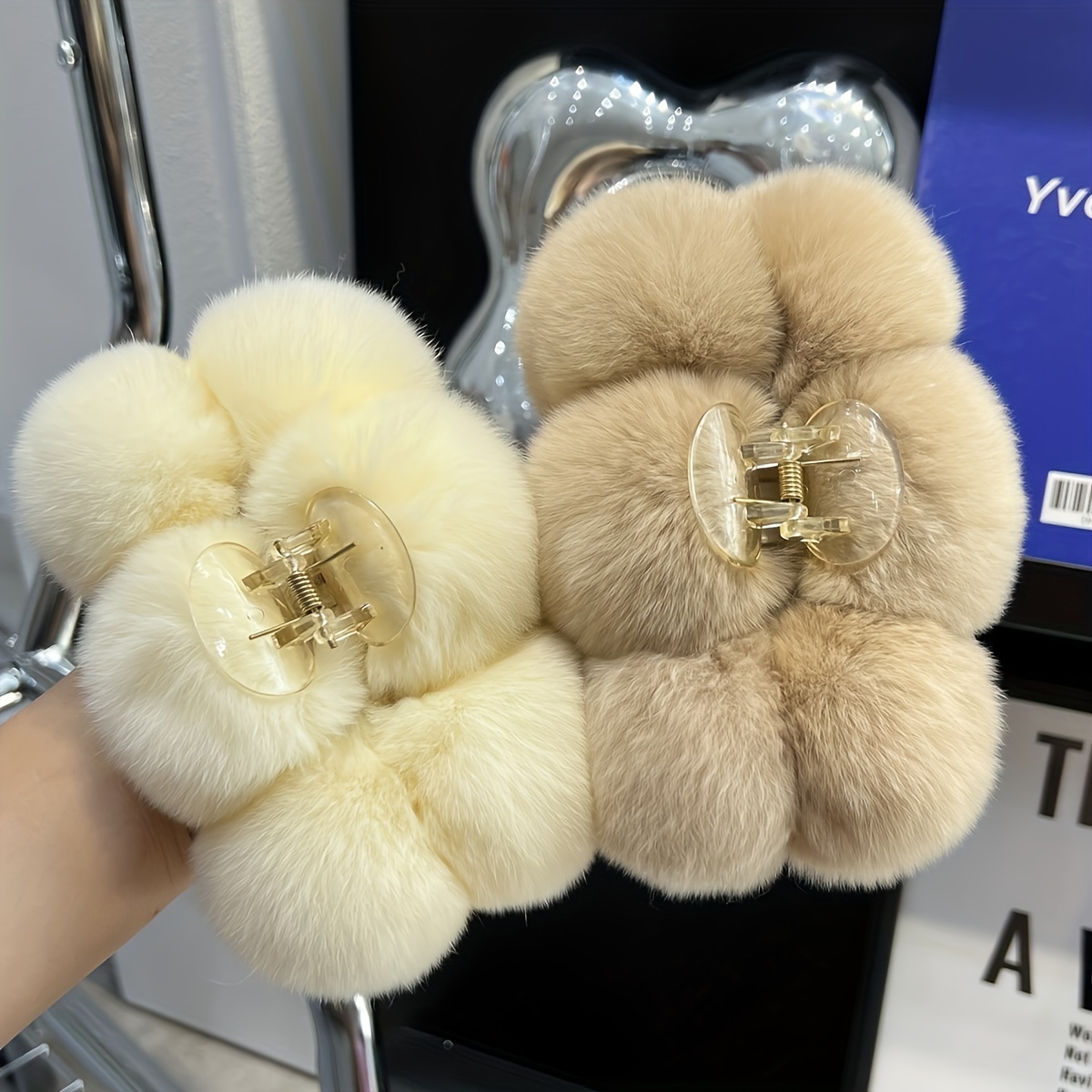 

[customer ] Elegant Large Fur Claw Hair Clip - 5.1" Fluffy, Non-slip Grip For Hair - Chic Accessory For Women