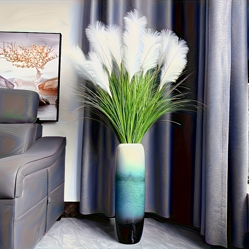 Un ramo de hierba de pampa artificial de 31.43 pulgadas, compuesto por plantas de paja de plástico realistas para exteriores con juncos y arbustos de hojas verdes, que incluye catarinas sintéticas; adecuado para el hogar, la oficina, el porche.