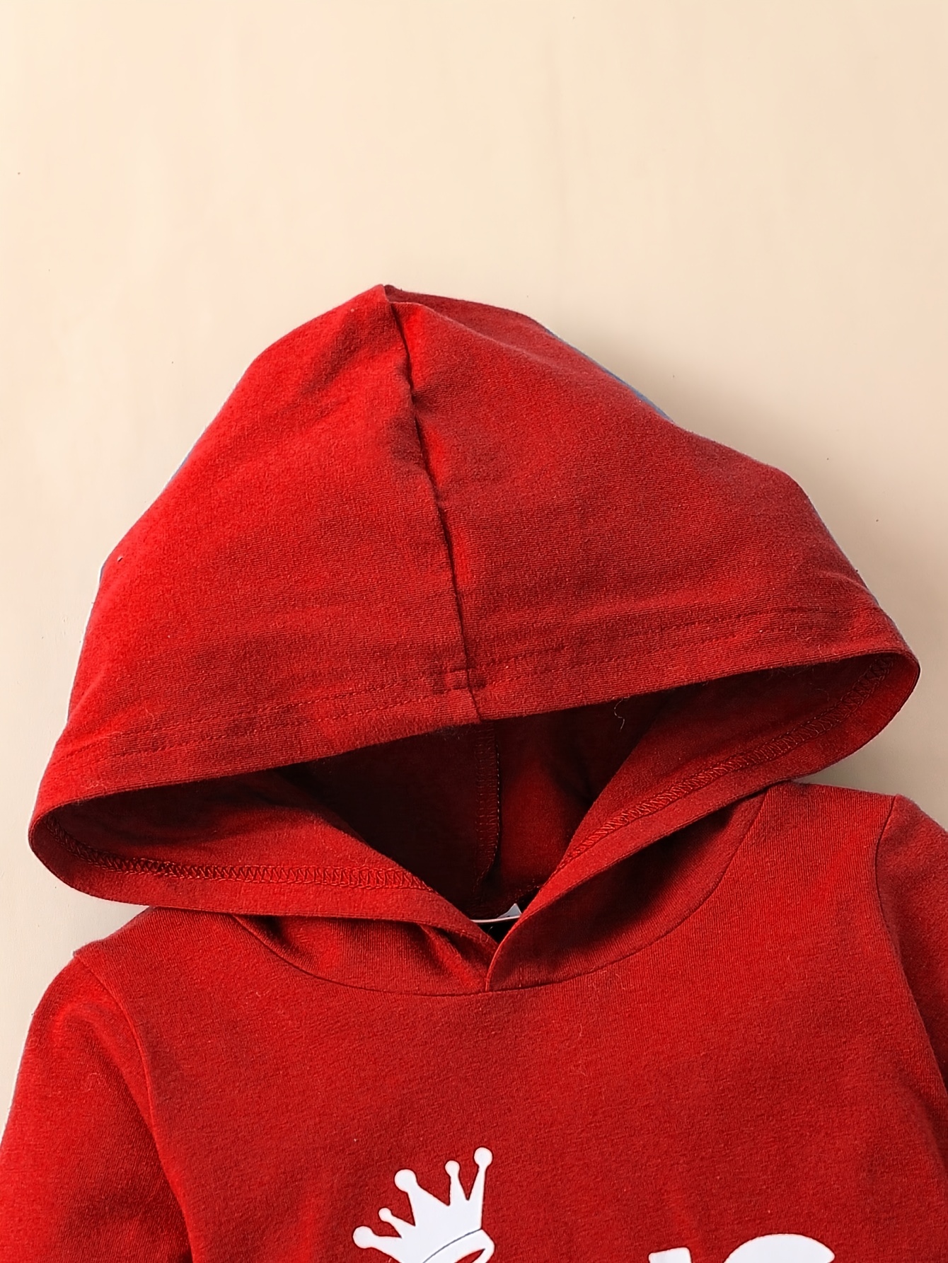 Effenkleurige romper met capuchon en lange mouwen