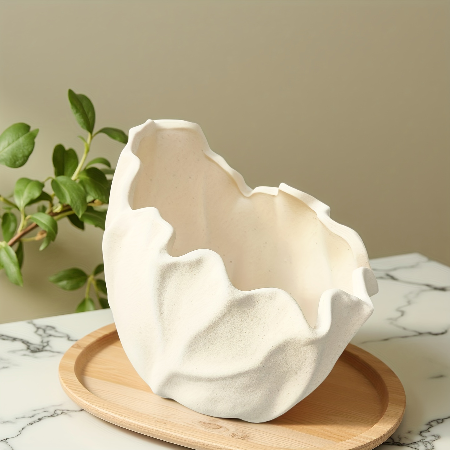 A Newly Launched Decorative Vase Featuring a Unique Fabric-textured Design with Irregular Pleated Shapes. Compact and Nimble, This Tabletop Vase Is Simple yet Stylish, Perfect for Home Decor in the Living Room, Study, or Dining Table. Also Suitable