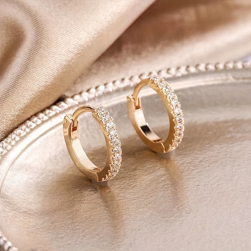 A Pair Of Copper -encrusted Ear Cuffs For Women, Elegant Ear Bone Studs With A Full- Circular Hoop Earring
