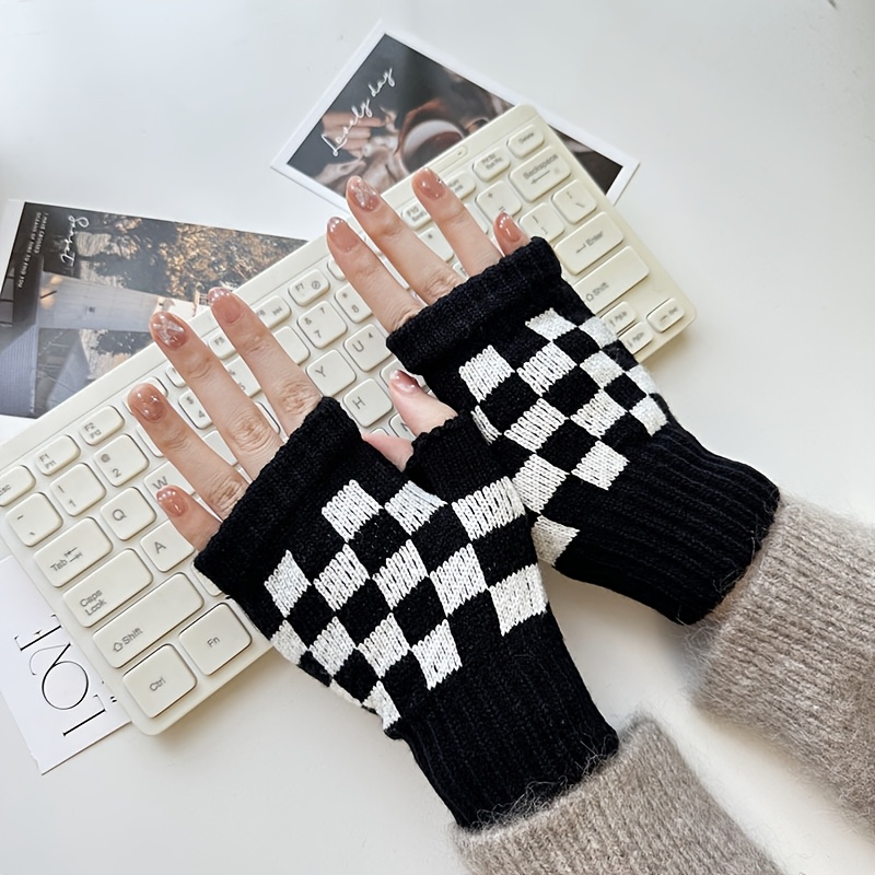 TEMU Winter Couple's Half-finger Gloves With A Black And White Checkerboard Pattern, Suitable For Students Writing, Typing, Outdoor Sports, Leisure,