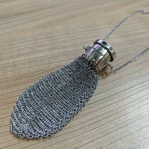 vintage 1920s british change purse handmade mini double mesh coin purse with twist cap top antique accessories for women victorian silvery metal material and small items collectors item twist cap detailed victorian coin purse