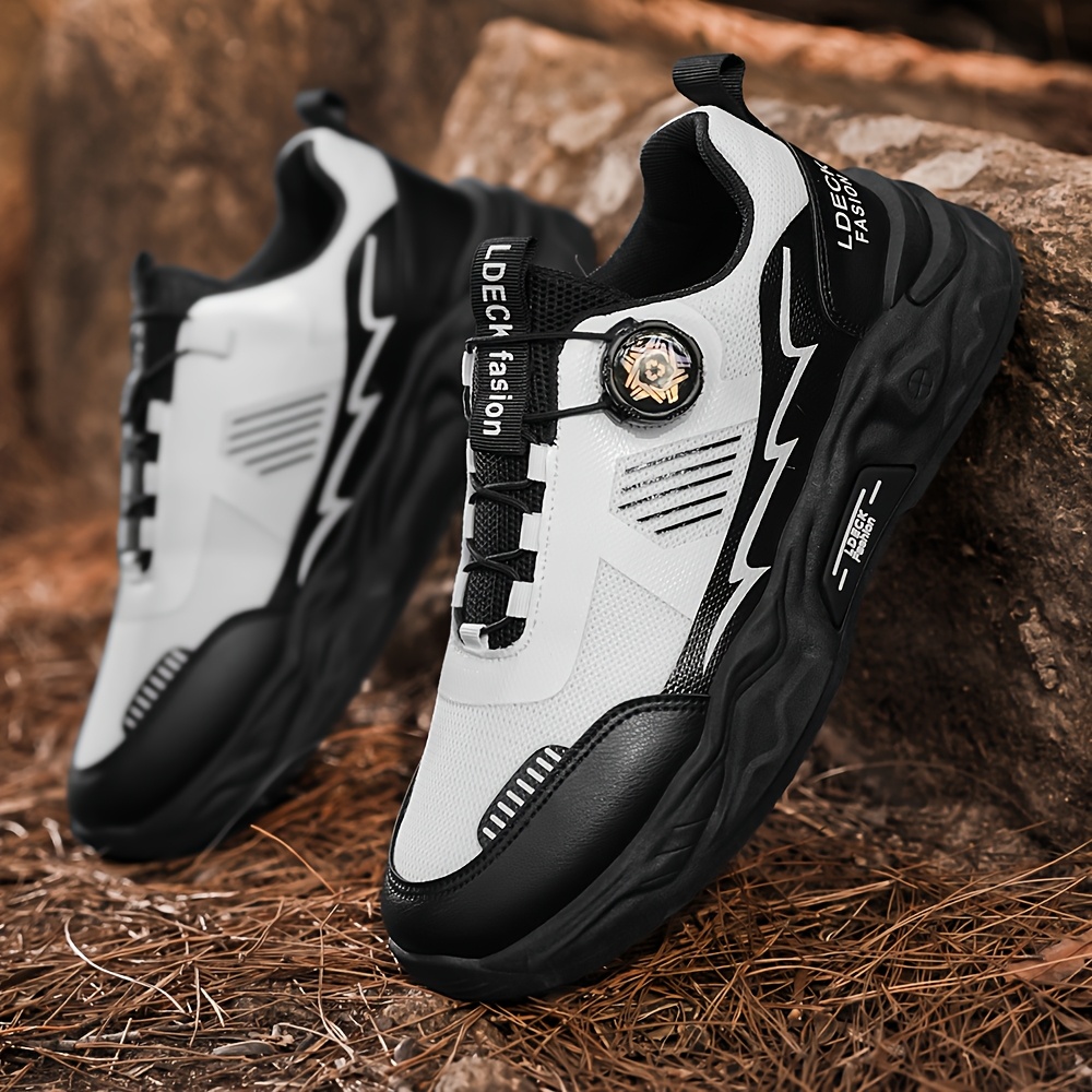 Zapatos deportivos casuales para caminar al aire libre con suela gruesa que aumenta la altura, antideslizantes y cómodos para hombres, de color sólido, con cordones, punta redonda, parte superior de imitación, forro de tela, suela de PVC, plantilla de tela, para primavera/otoño, primavera/verano, todas las estaciones.
