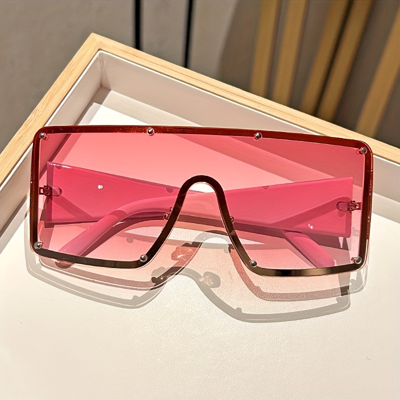 

Oversized Ombre Lens Fashion Glasses With Rivet Detail - Fashionable Design For Driving, Beach Parties &