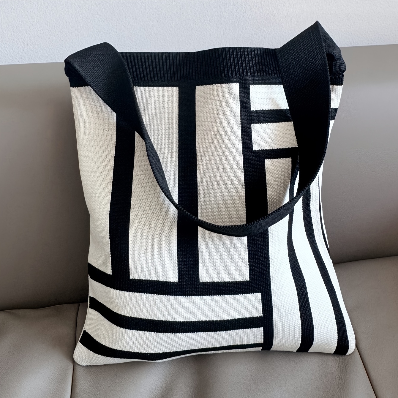 Image of Fashion Striped Contrast Knit Shoulder Bag, Versatile And Casual Travel Essential Lightweight Large Capacity Lunch Box Phone Bag