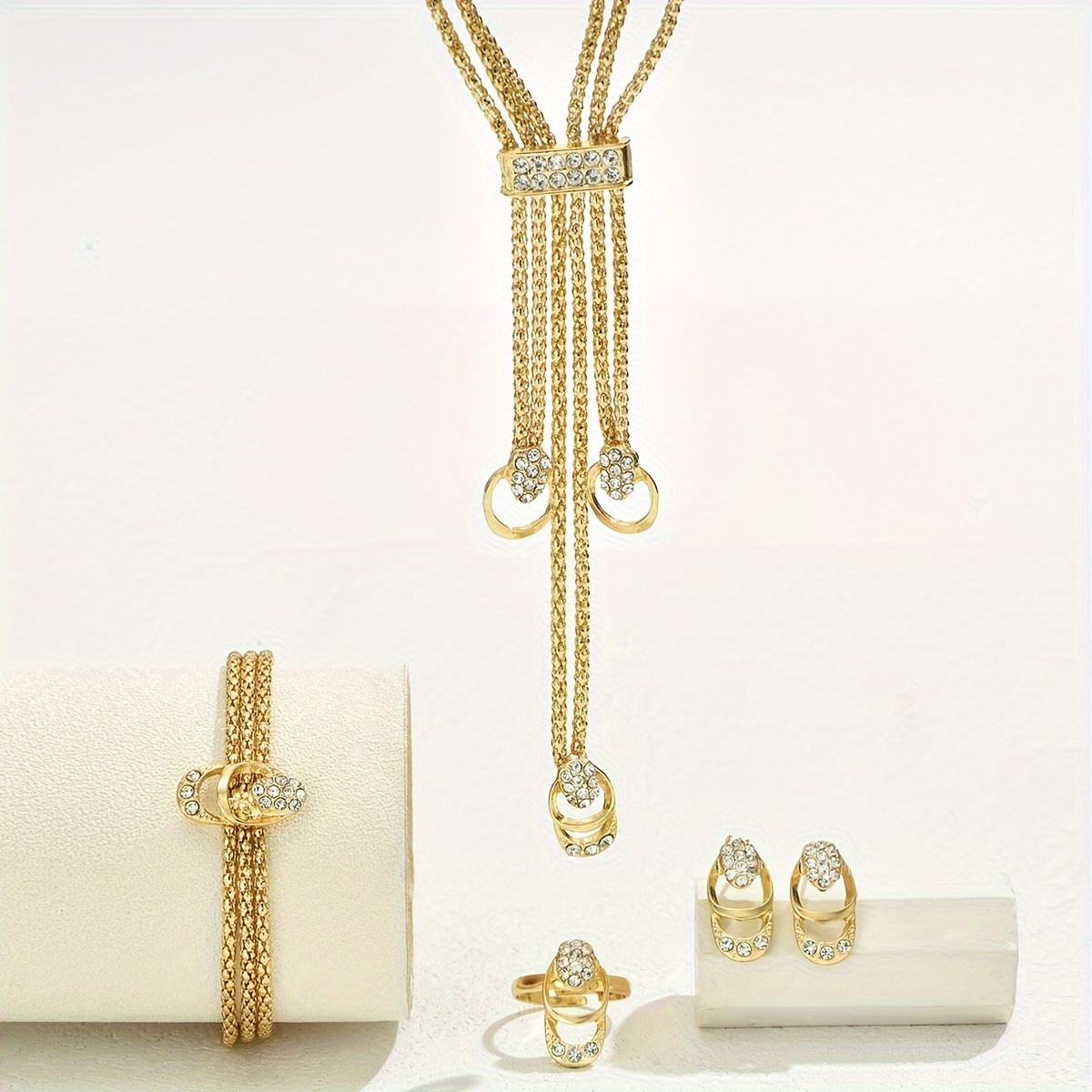 a 4pcs set of stylish bridal wedding party jewelry luxurious high end prom additions including a necklace bracelet earrings and rings Product details 3