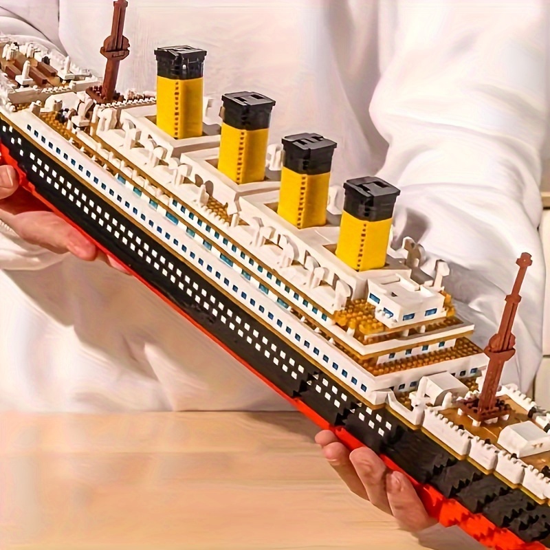 

Titanic Model Building Blocks-assembled Ship Toys With Icebergs And Boats, Perfect For Birthday, Halloween, Thanksgiving Or Christmas Presents