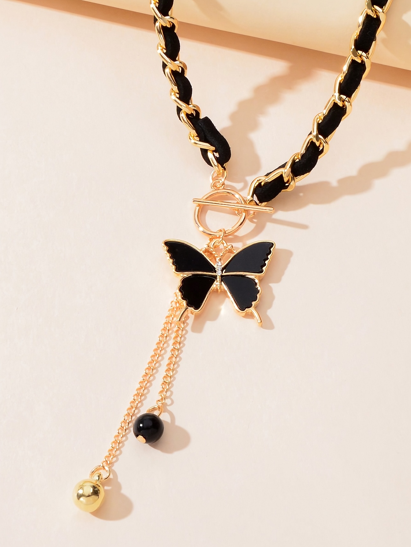 1pc Collar con Colgante de Mariposa Elegante y Cadena Dorada, & Detalles de Cuentas - Joyería Versátil para Mujeres para Uso Diario y Fiestas, Regalo de Aniversario y Día de San Valentín, Estilo Sensual, Destellos Brillantes