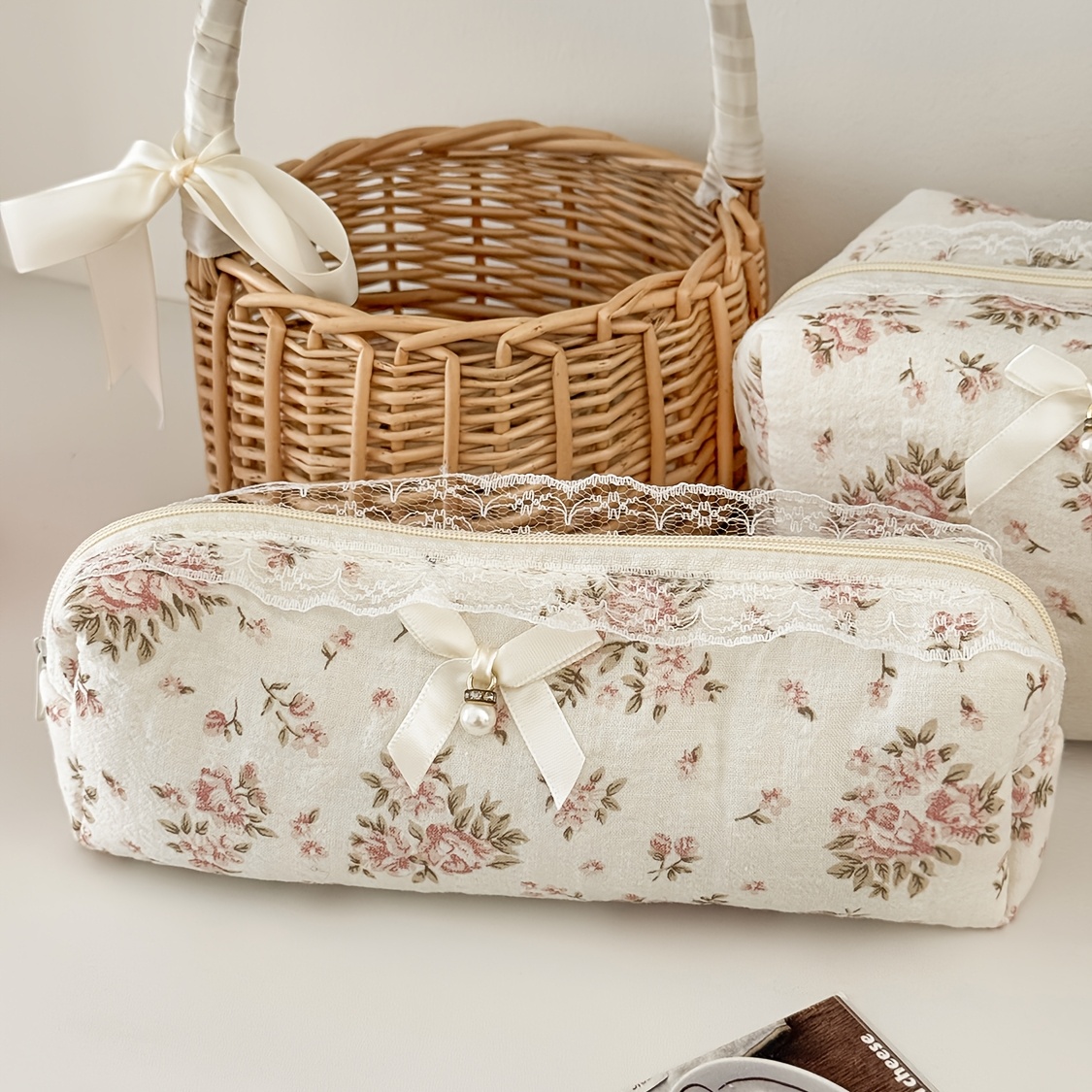 TEMU Trousse à crayons vintage en dentelle florale blanc crème, avec un style délicat d'un nœud et d'accentuations de perles, parfaite pour les