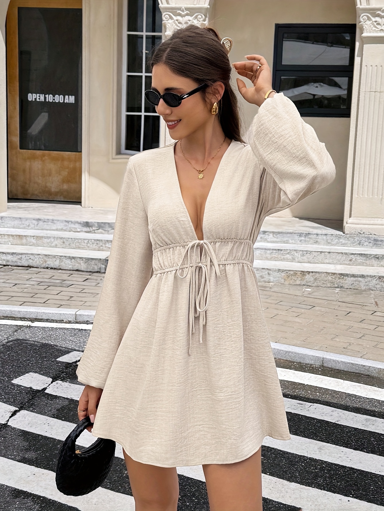 white bride dresses Luxurious Wedding Dress With Trail,White Bridal Dress fg5832 Sparkly Sequins Black Mini silhouette_A-line Bicep Measurement:17in The gown has no