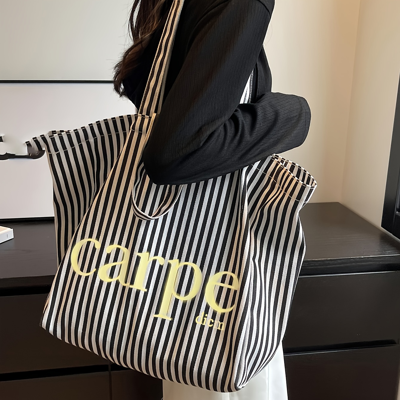 

Large Capacity Canvas Tote Bag With Black And And Letter Pattern, Magnetic Closure, Ideal For Work, Shopping, And Travel - Women's Shoulder Bag