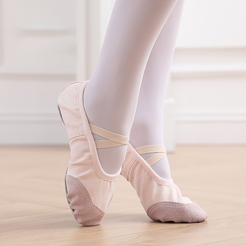 Children's Soft-Sole Dance Shoes, Kitten Paw Style Ballet Flats with No-Tie Design for Practice and Performance in Genuine Leather